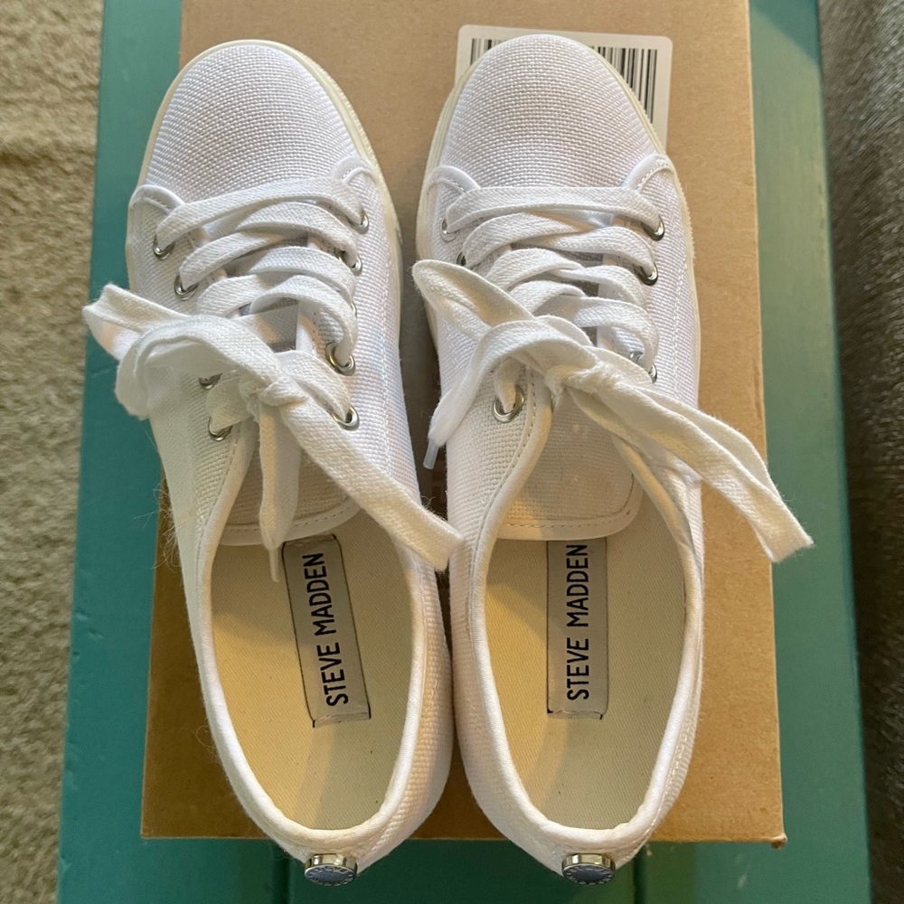 Size 6 Steve Madden Platform Sneakers-wore 3 times & they’re too small.